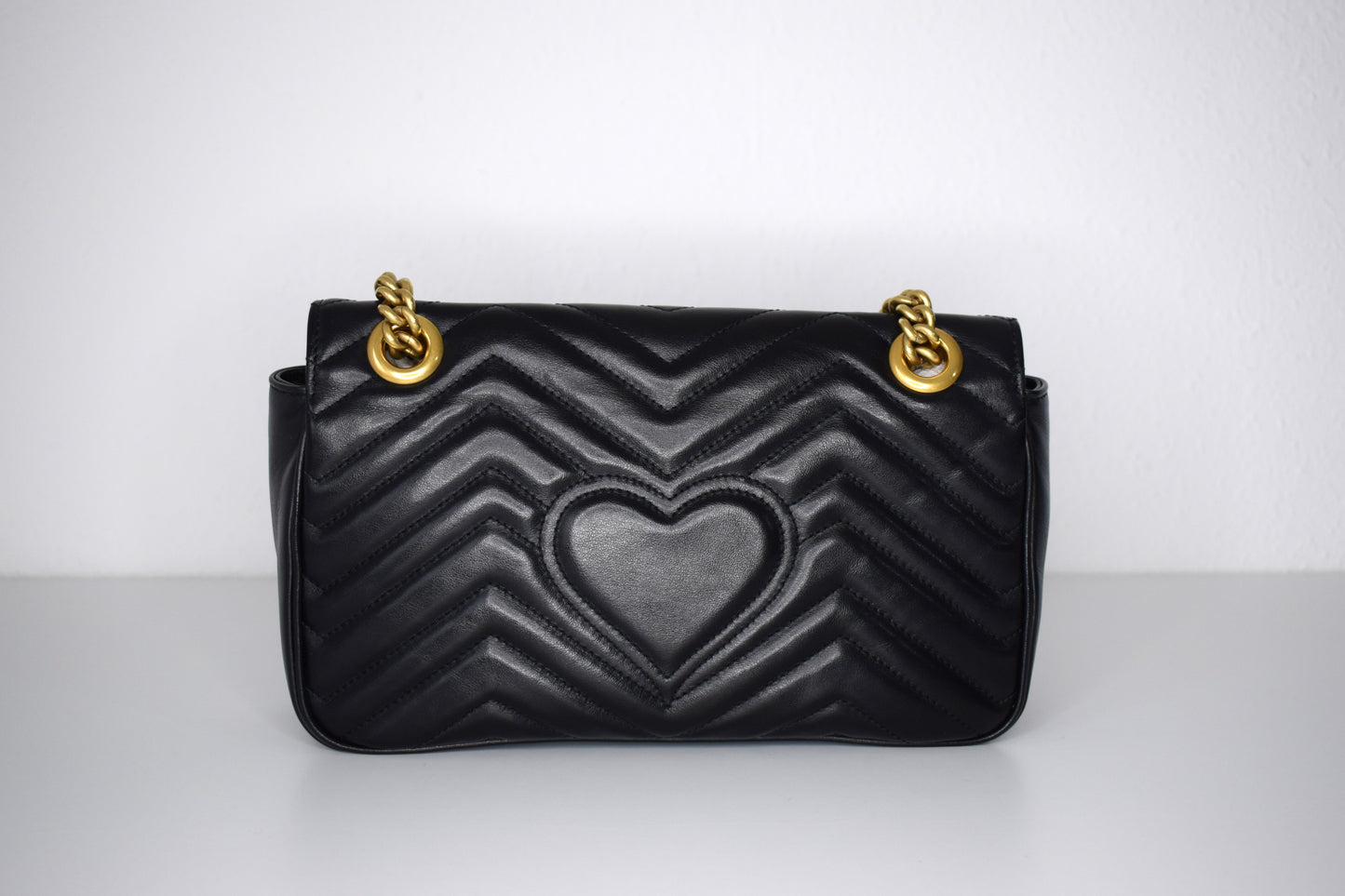 Gucci Marmont Flap Bag Matelassé Leder Schwarz Gold