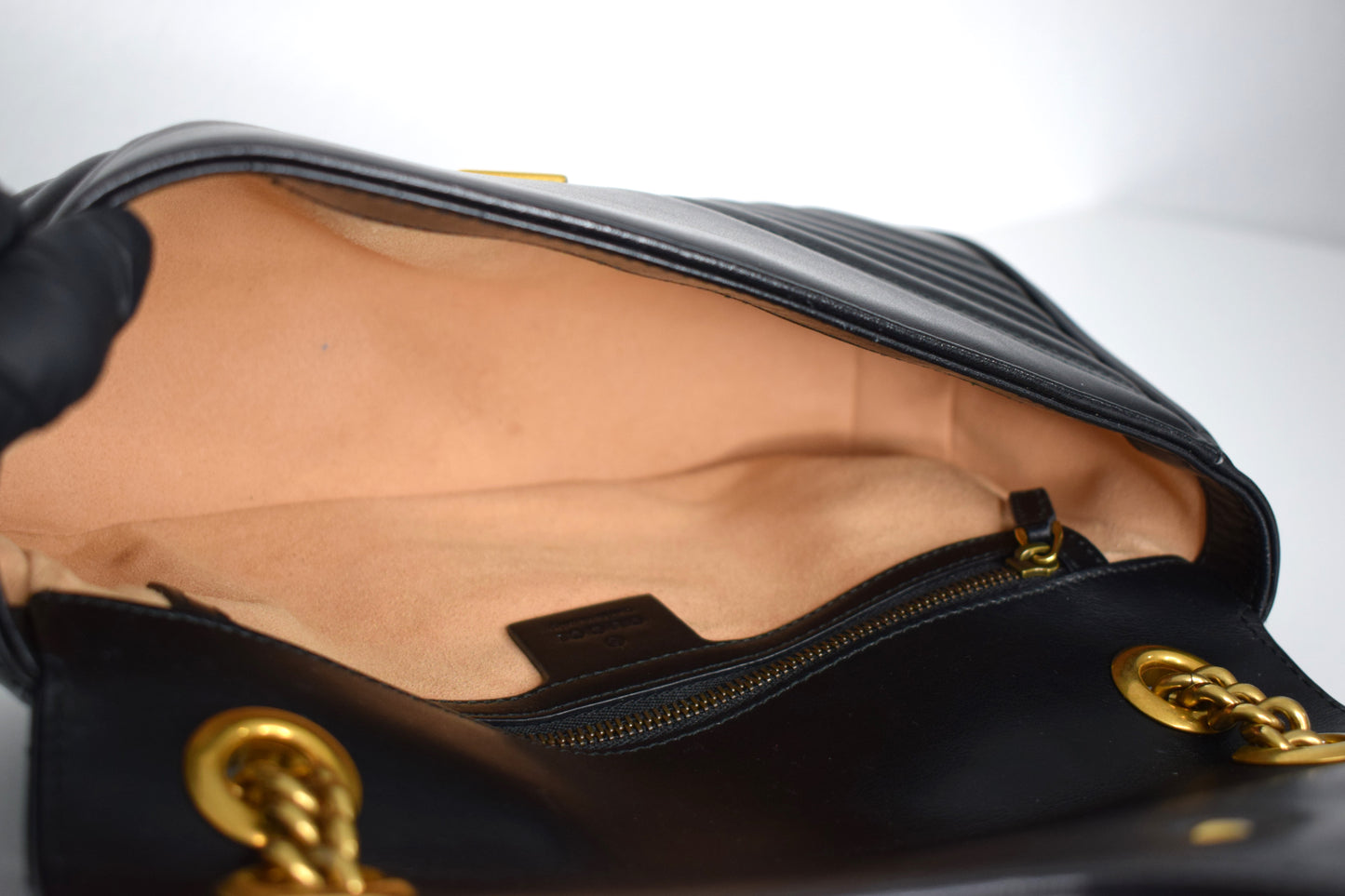 Gucci Marmont Flap Bag Matelassé Leder Schwarz Gold