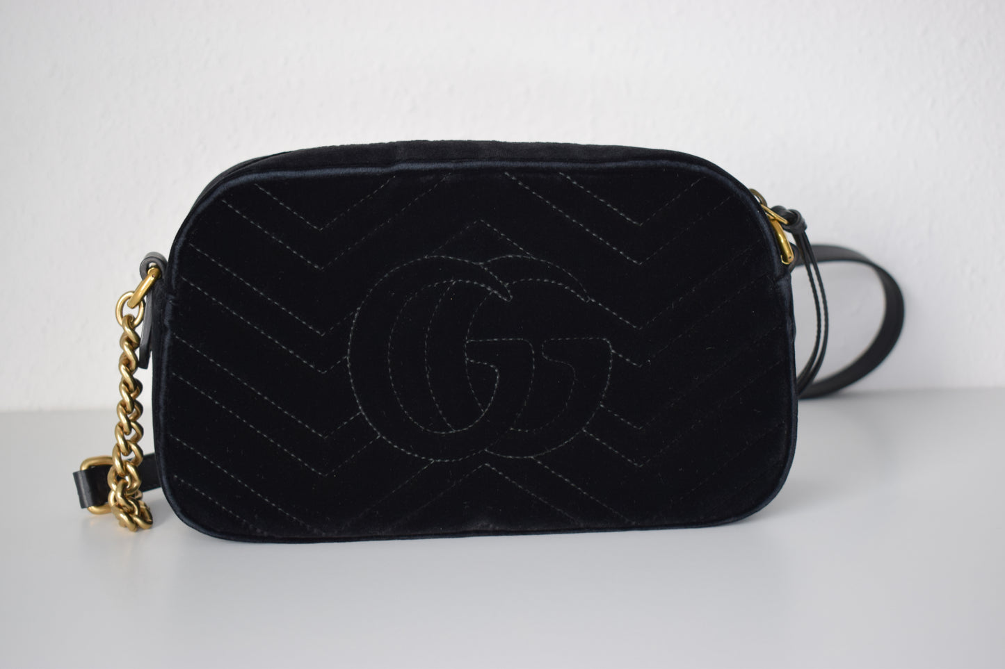 Gucci Marmont Samt Crossbody Bag Schwarz Gold