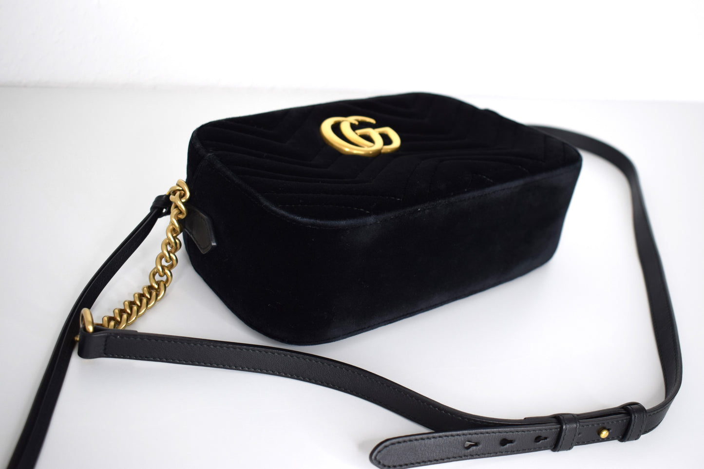 Gucci Marmont Samt Crossbody Bag Schwarz Gold