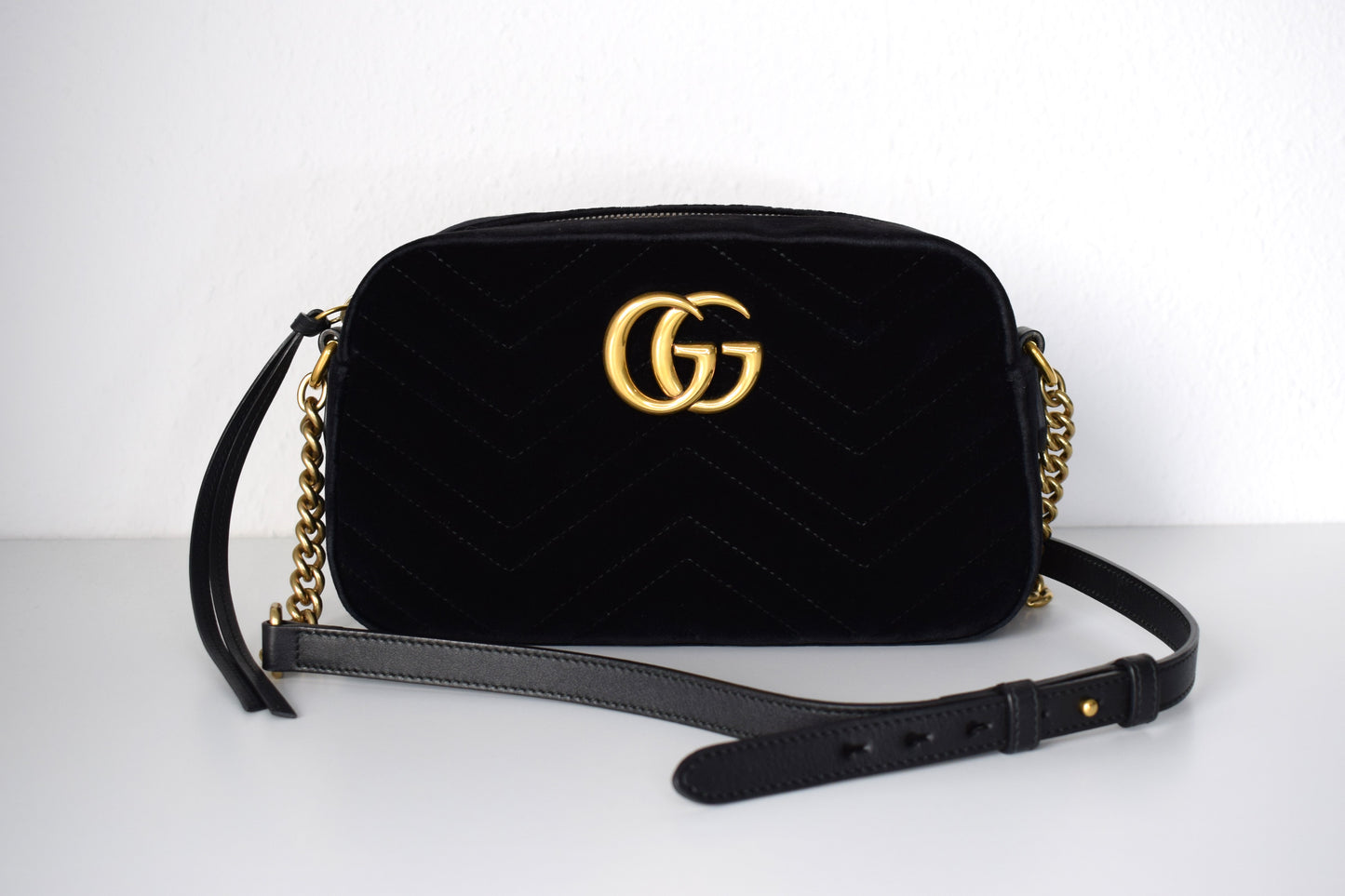 Gucci Marmont Samt Crossbody Bag Schwarz Gold