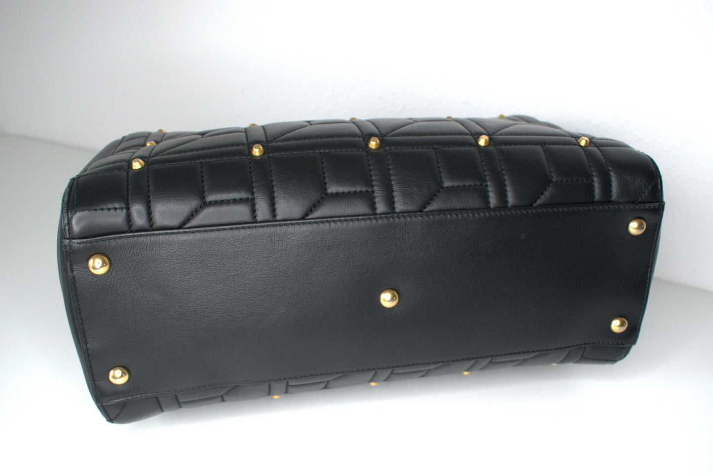 Gucci Marmont Tote Studded Matelassé Bag Schwarz Gold