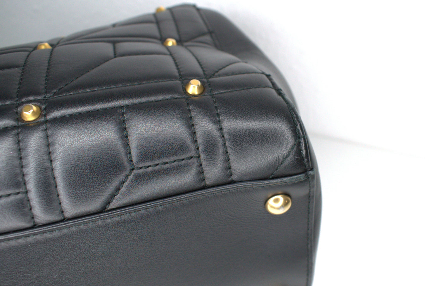 Gucci Marmont Tote Studded Matelassé Bag Schwarz Gold