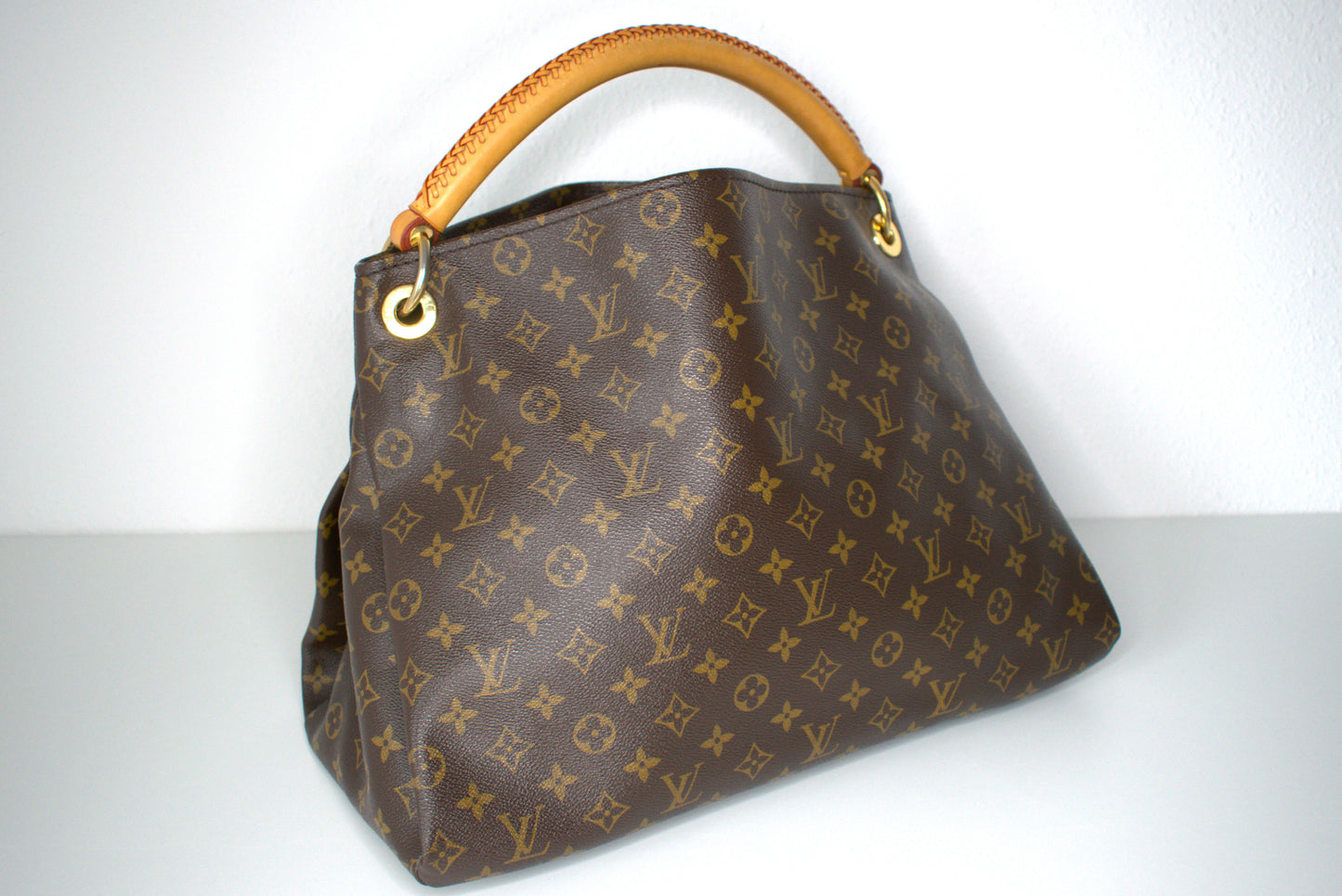 Louis Vuitton Artsy MM Monogram Canvas
