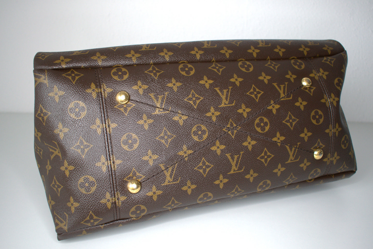 Louis Vuitton Artsy MM Monogram Canvas