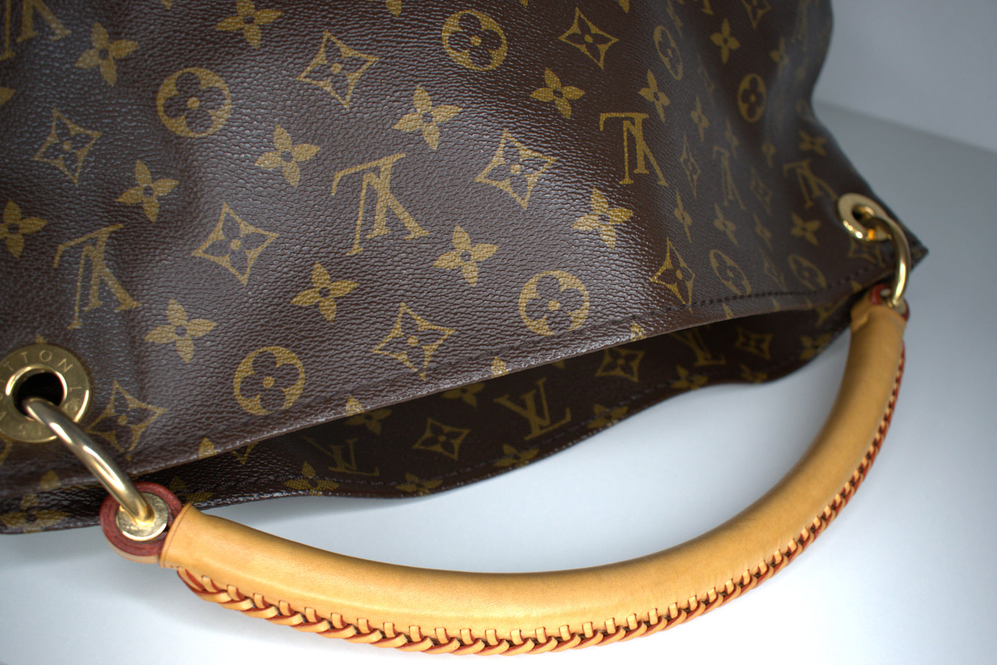 Louis Vuitton Artsy MM Monogram Canvas