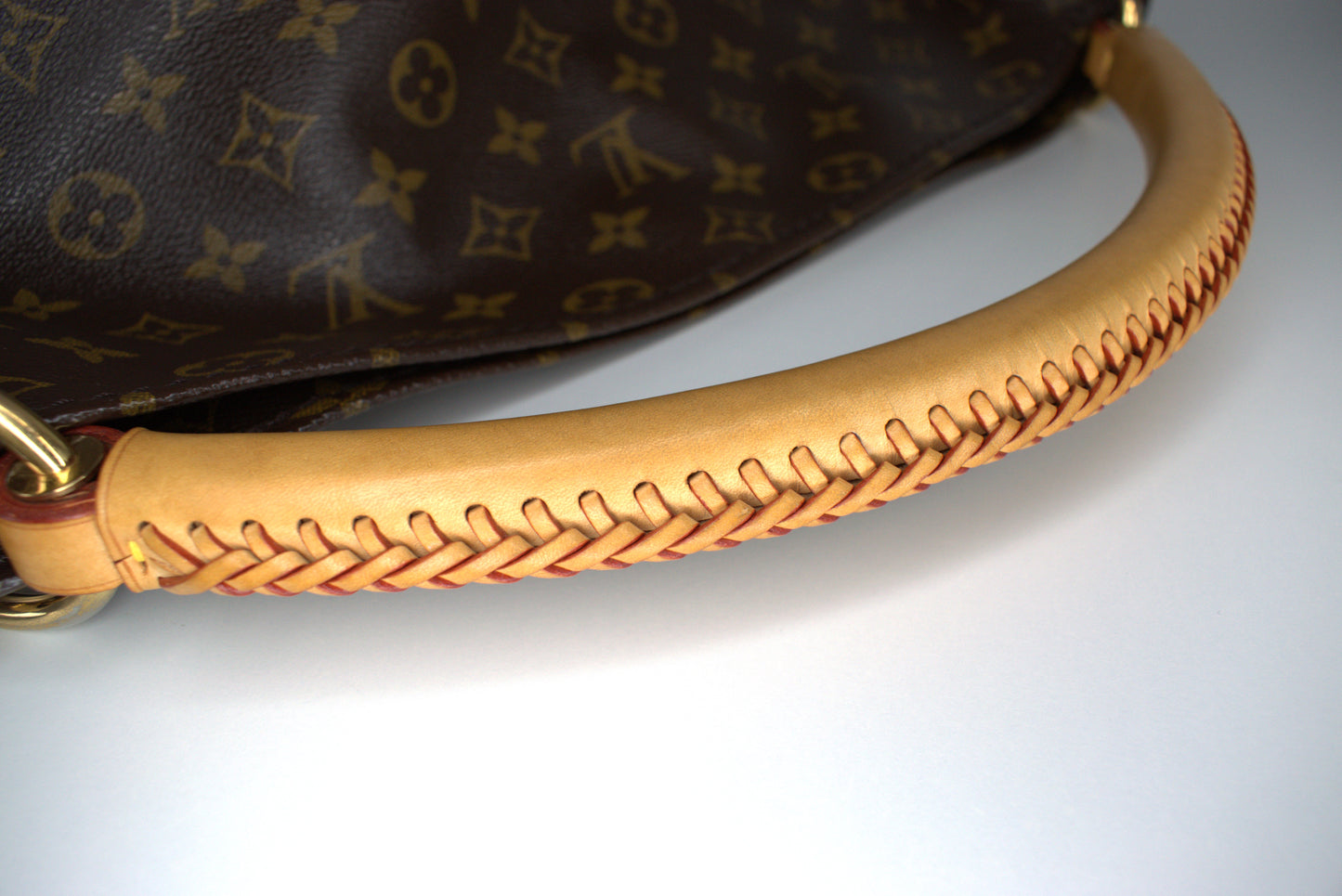 Louis Vuitton Artsy MM Monogram Canvas