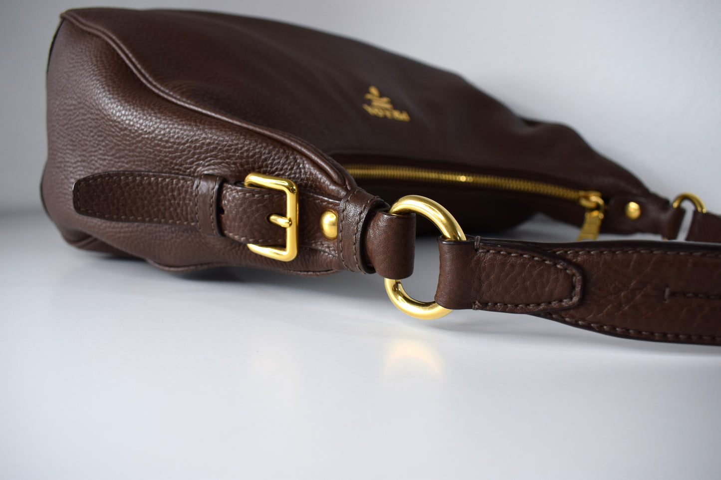 Prada Vitello Daino Hobo Bag Schultertasche Braun Leder Gold