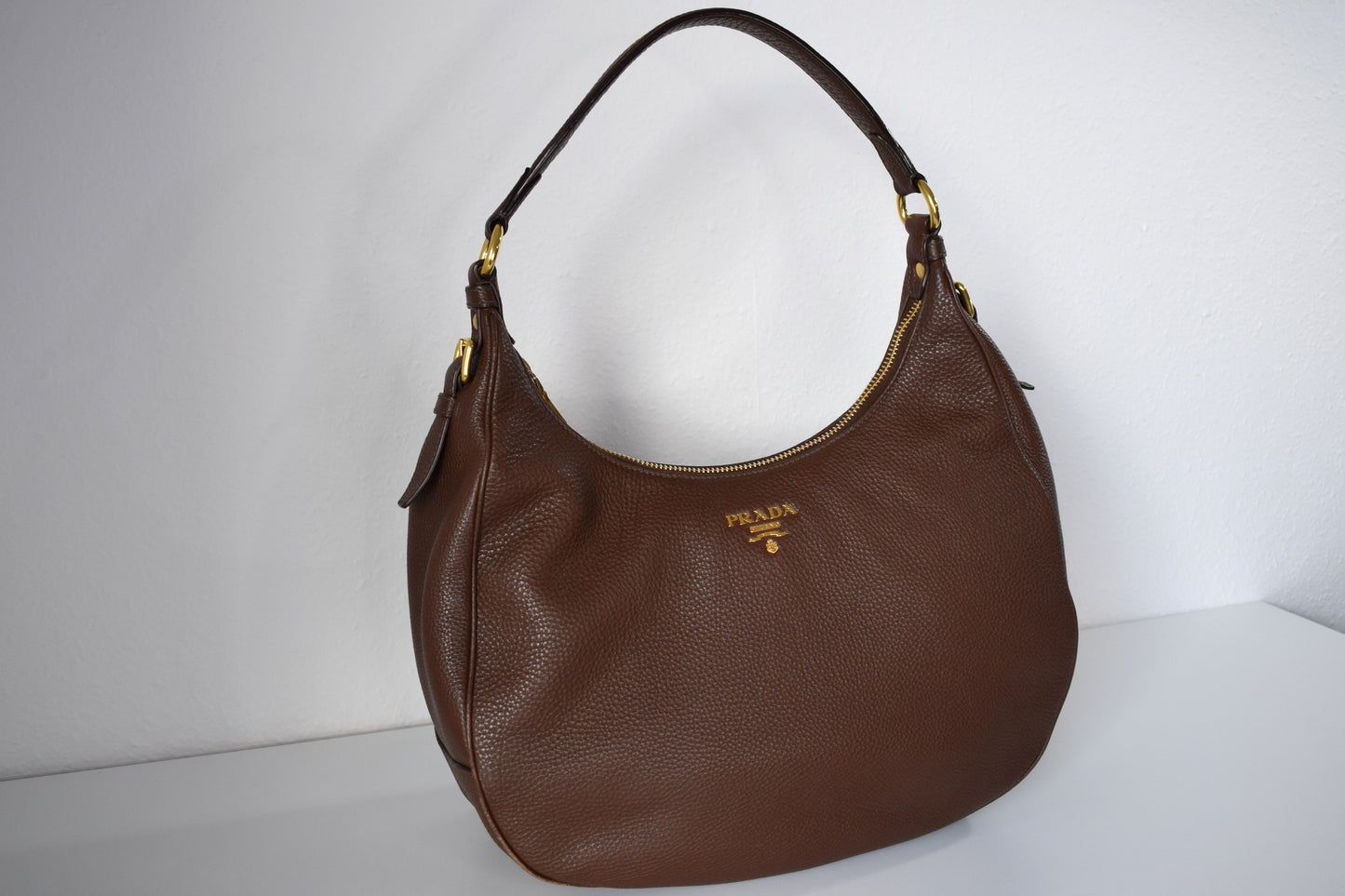 Prada Vitello Daino Hobo Bag Schultertasche Braun Leder Gold