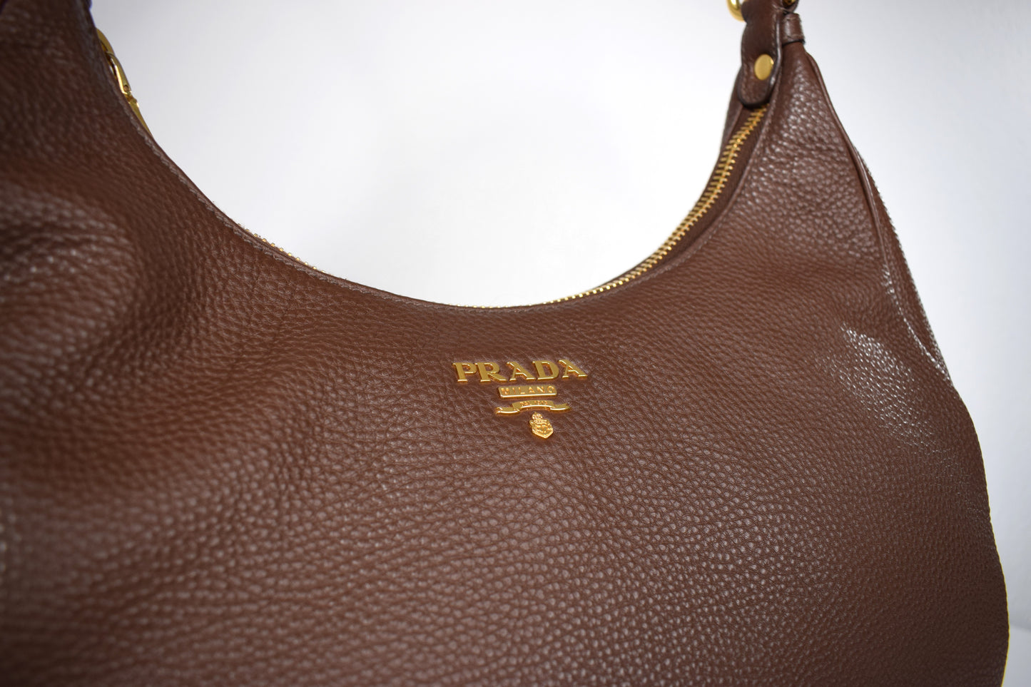 Prada Vitello Daino Hobo Bag Schultertasche Braun Leder Gold