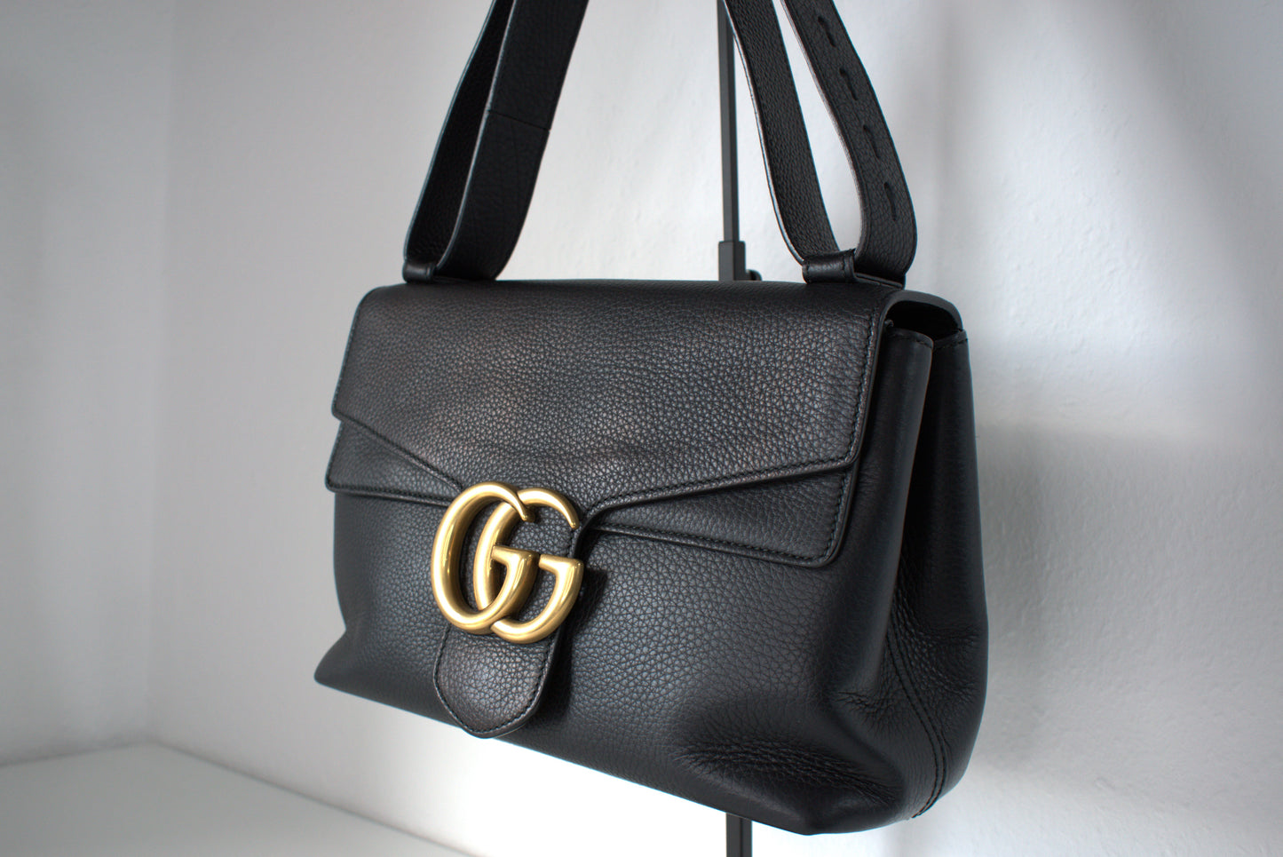 Gucci Marmont Schultertasche Schwarz Leder Gold