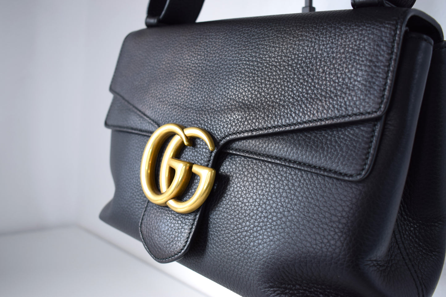 Gucci Marmont Schultertasche Schwarz Leder Gold
