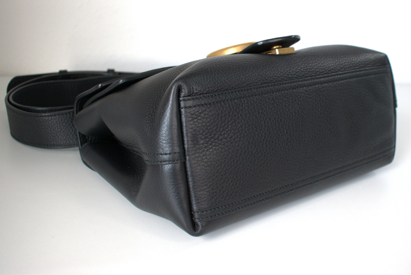Gucci Marmont Schultertasche Schwarz Leder Gold