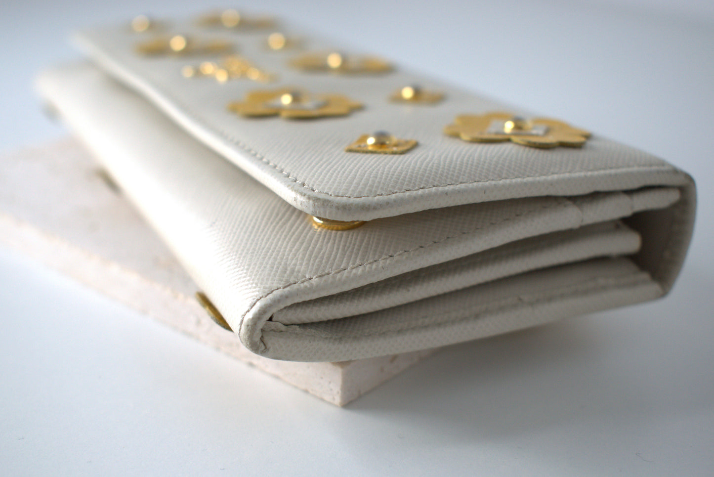 Prada Geldbörse Saffiano-Leder Beige mit gelben Blüten