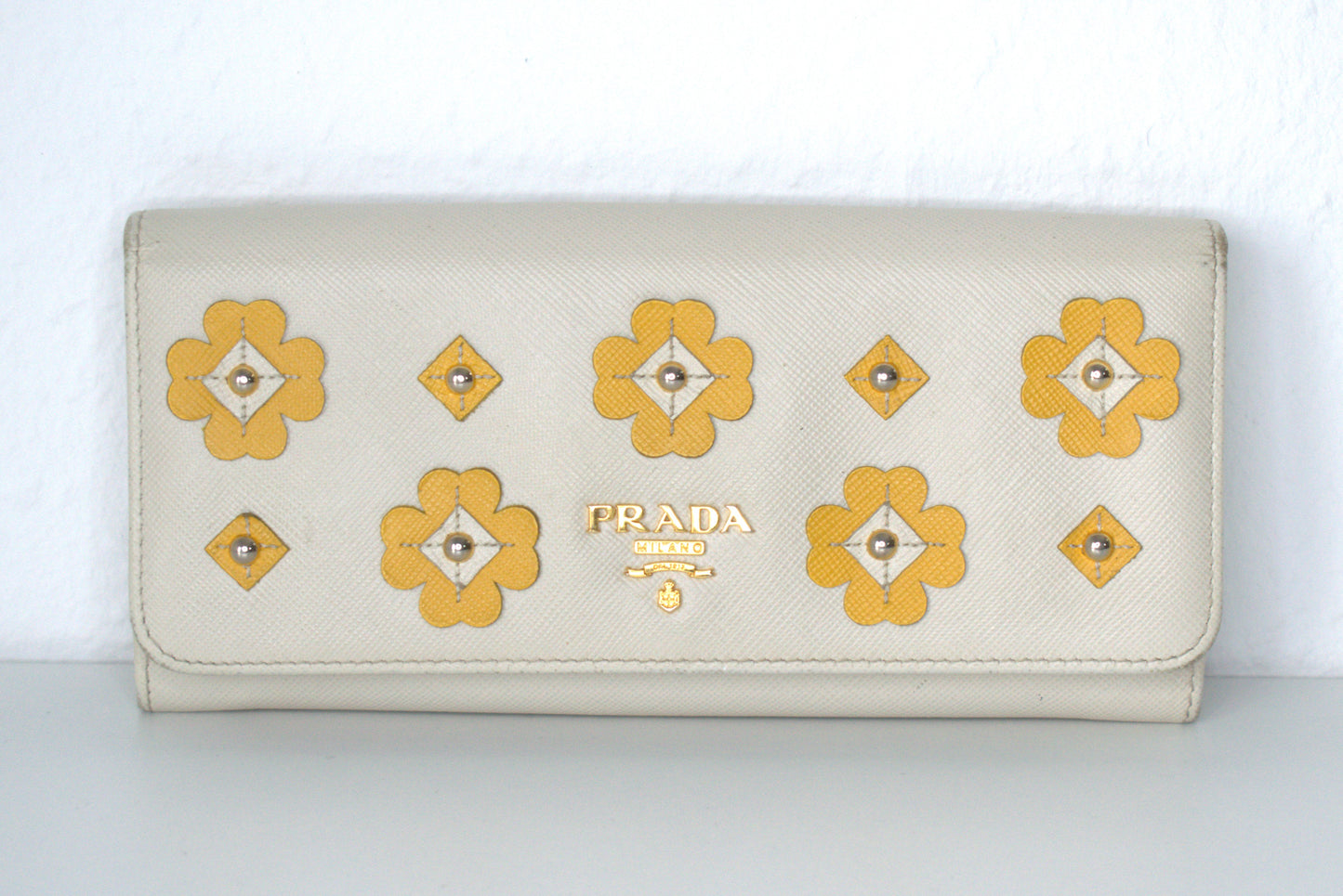 Prada Geldbörse Saffiano-Leder Beige mit gelben Blüten