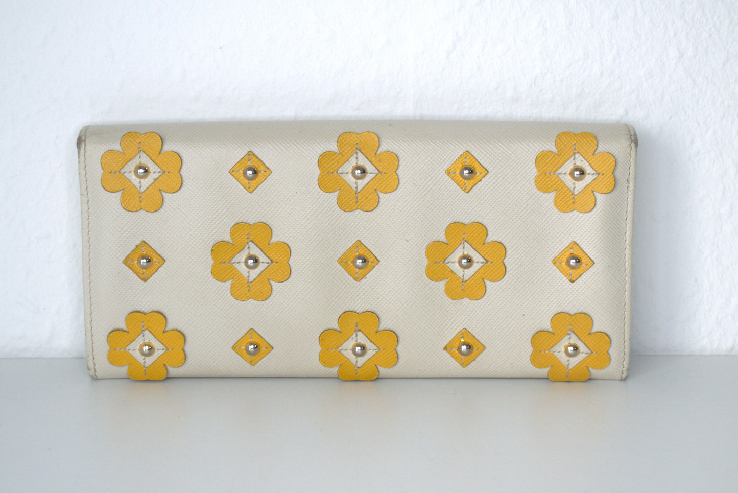 Prada Geldbörse Saffiano-Leder Beige mit gelben Blüten