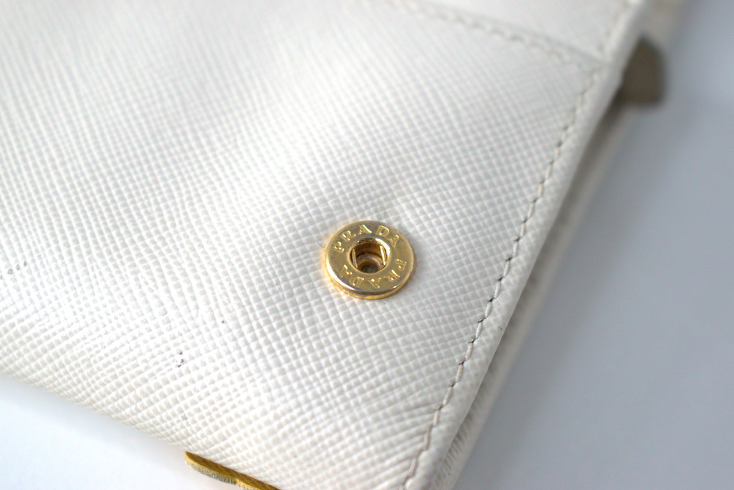 Prada Geldbörse Saffiano-Leder Beige mit gelben Blüten