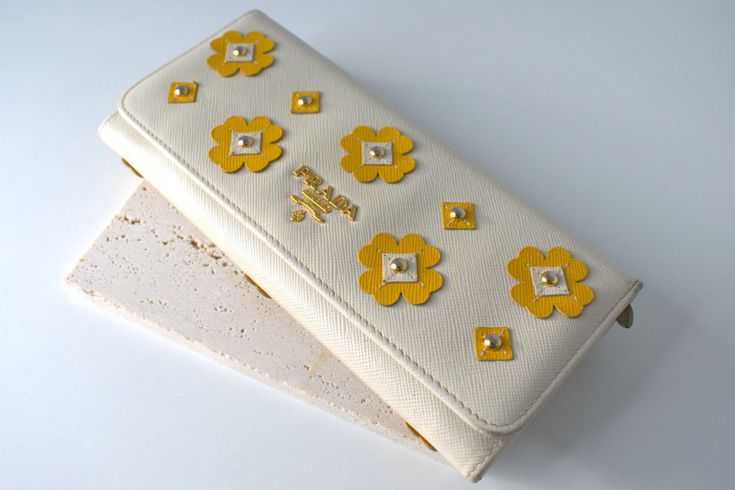 Prada Geldbörse Saffiano-Leder Beige mit gelben Blüten