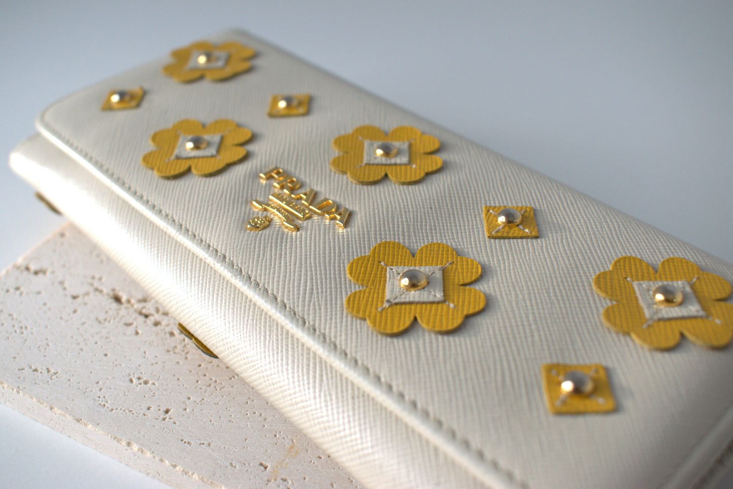 Prada Geldbörse Saffiano-Leder Beige mit gelben Blüten