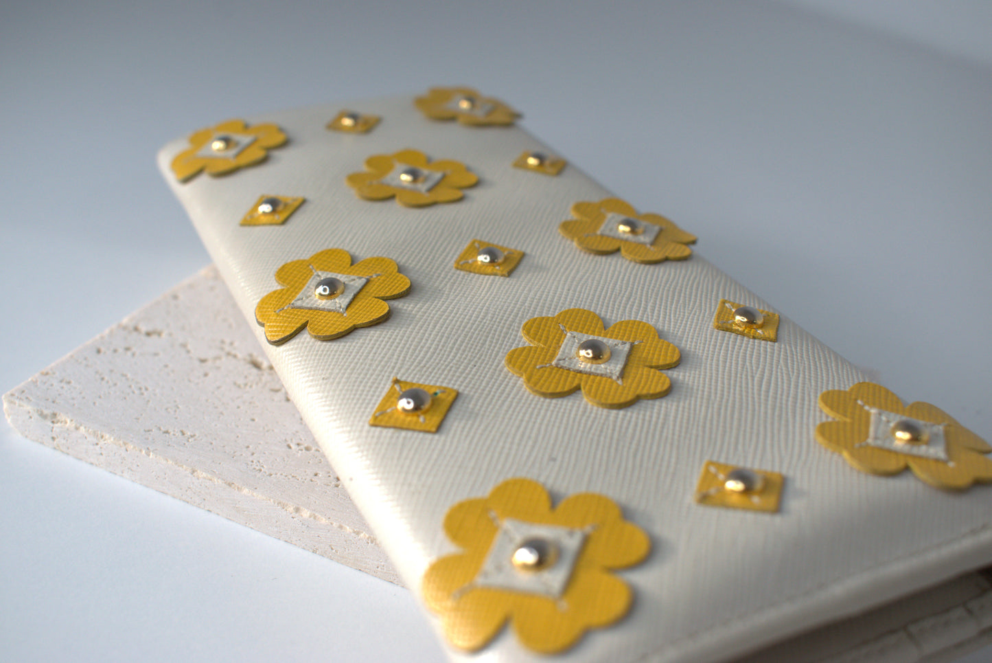 Prada Geldbörse Saffiano-Leder Beige mit gelben Blüten