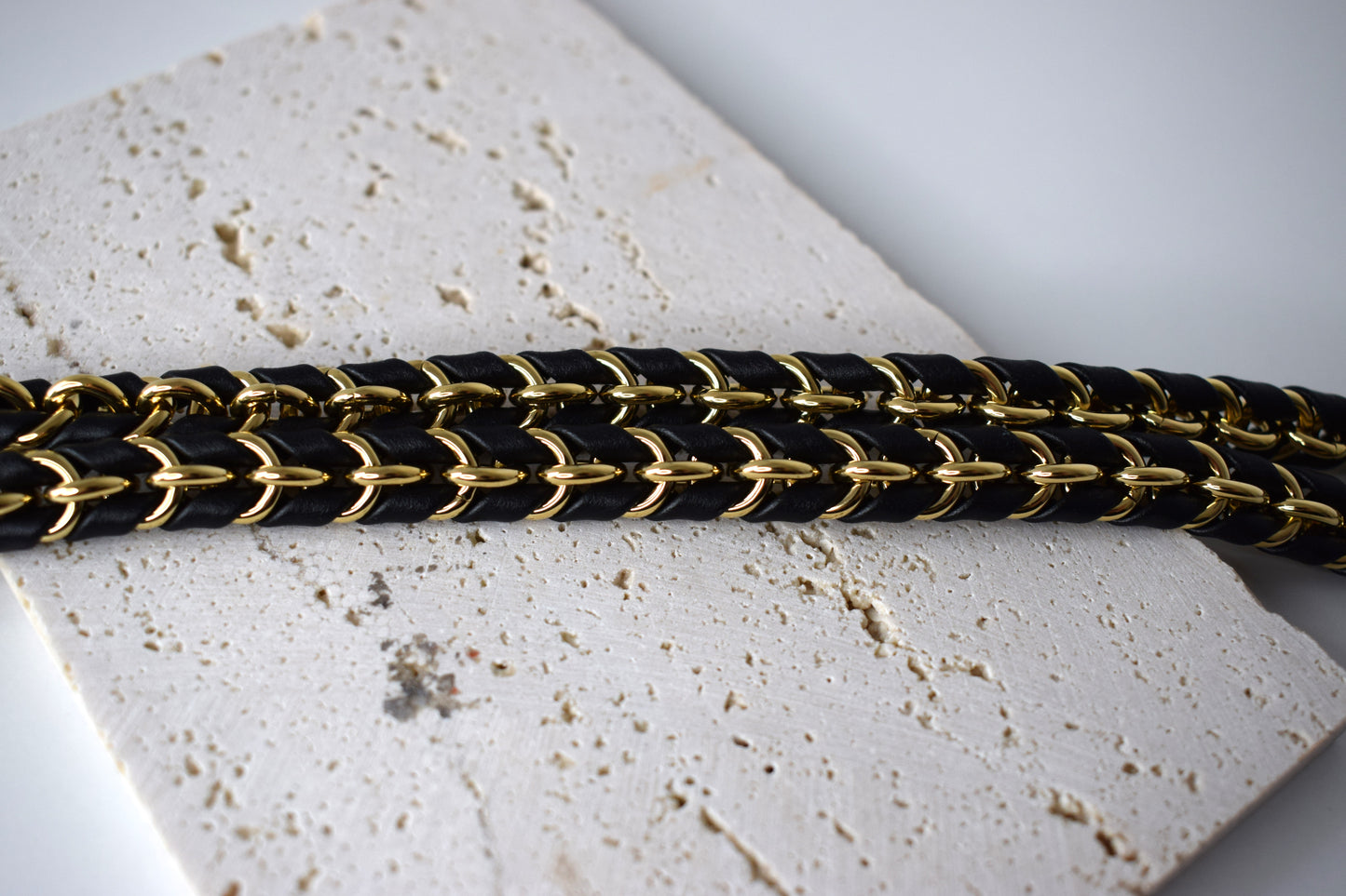 Louis Vuitton Schulterriemen Gold Leder Schwarz