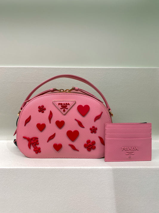 Prada Tasche in Rosa mit pinken Details und rosa Prada Kartenetui