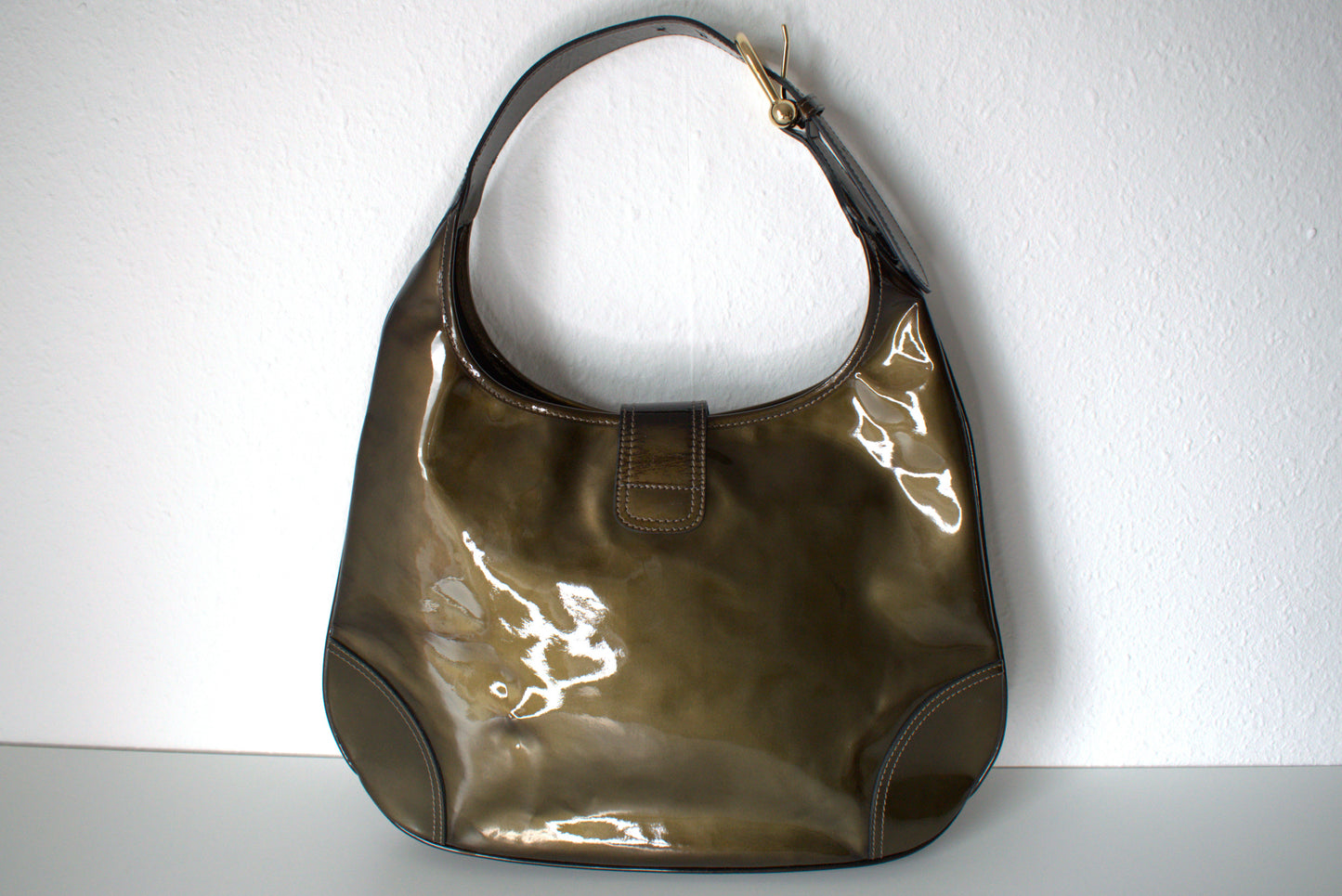 Burberry Lackleder Hobo Bag Khaki Gold