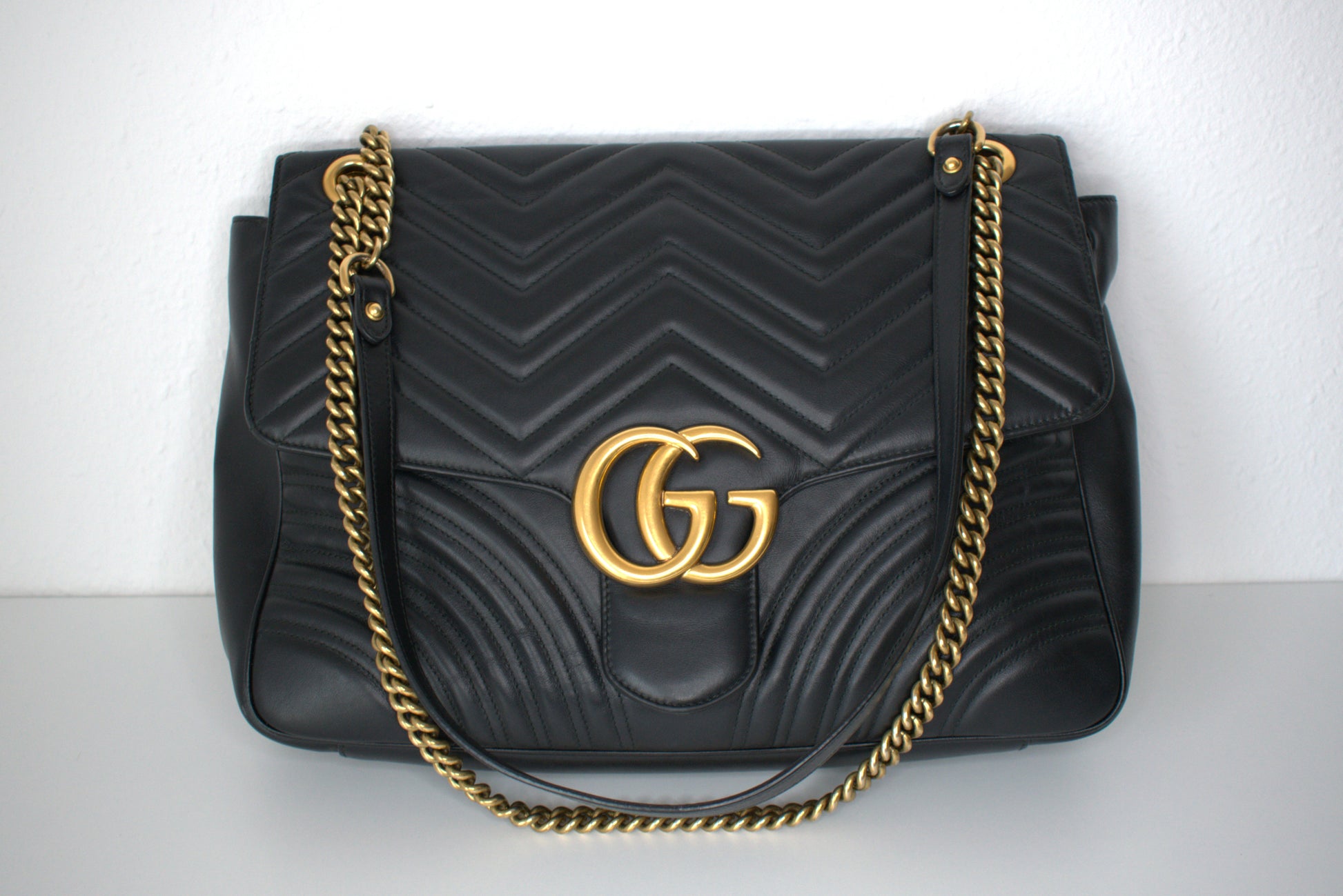 Gucci Marmont XXL Flap Bag Leder Schwarz Gold – Used to be yours