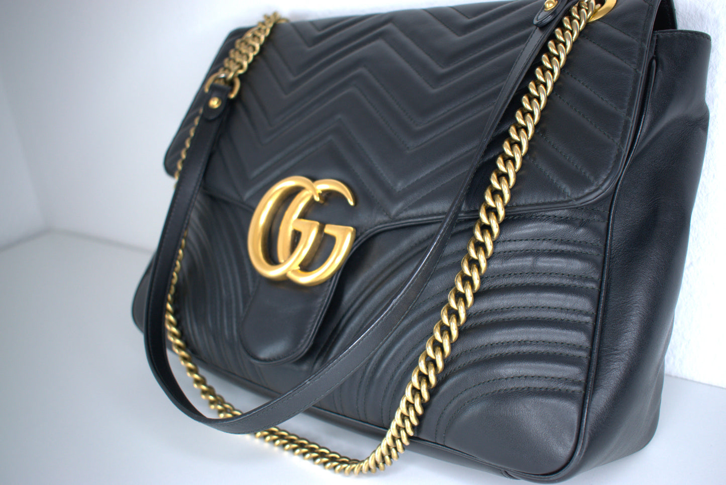 Gucci Marmont XXL Flap Bag Leder Schwarz Gold