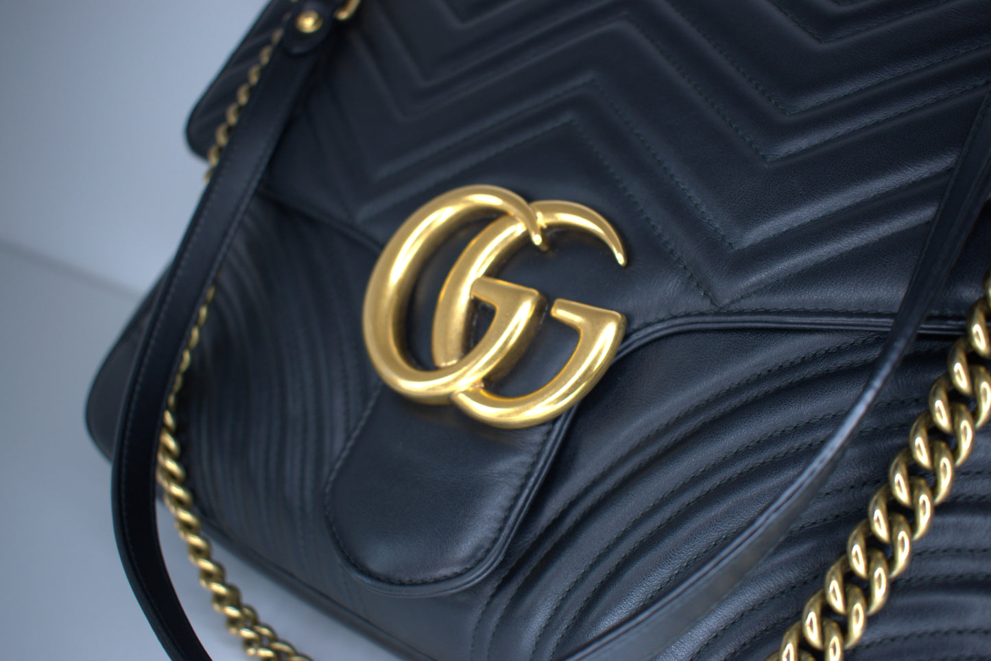 Gucci Marmont XXL Flap Bag Leder Schwarz Gold