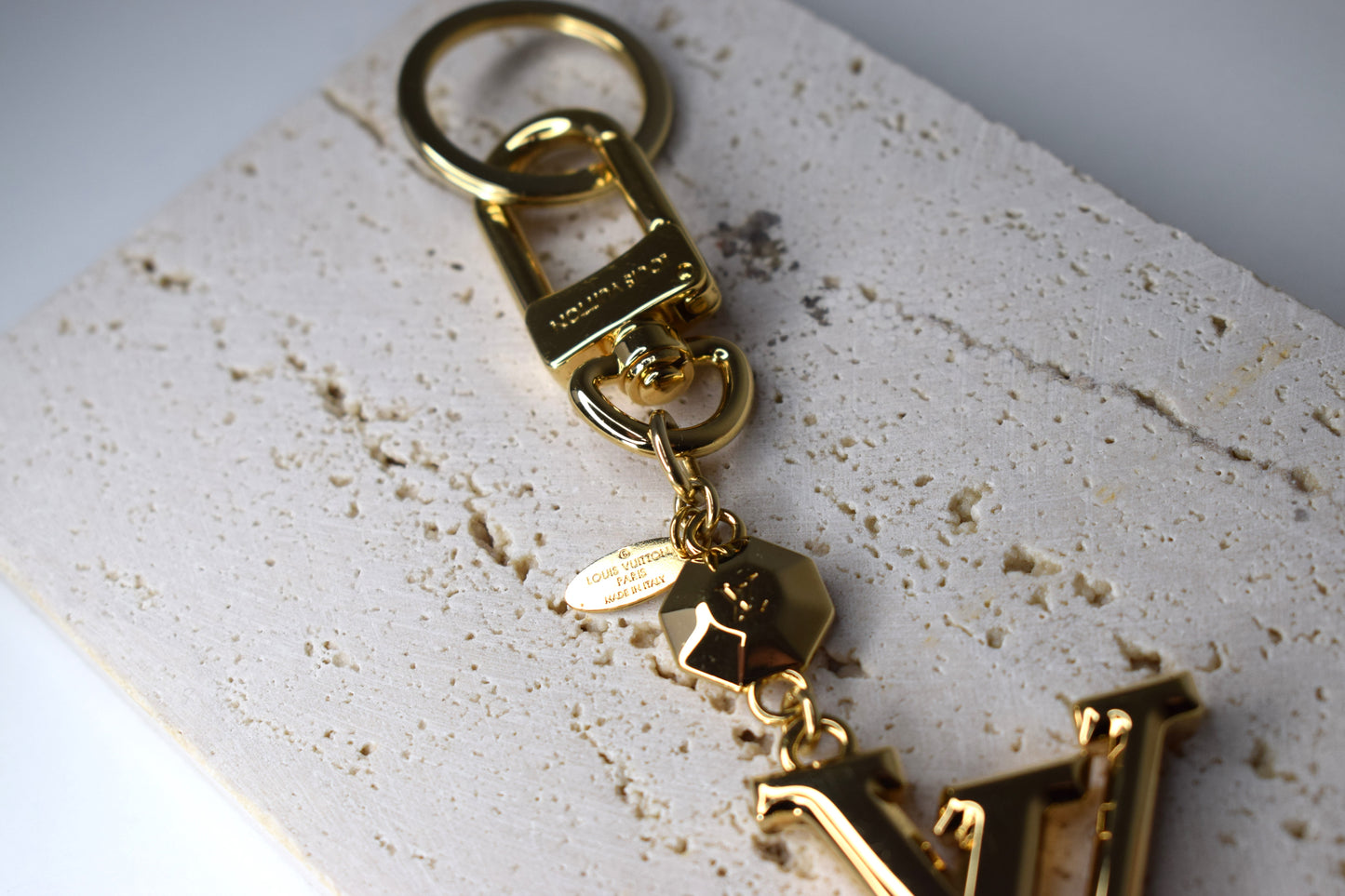 Louis Vuitton Schlüsselanhänger Taschenanhänger Gold Monogram